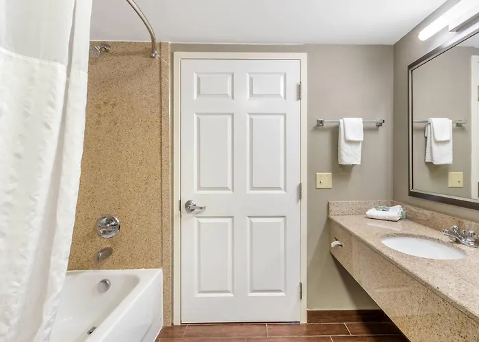 Hotel Comfort & - Northwoods 4*