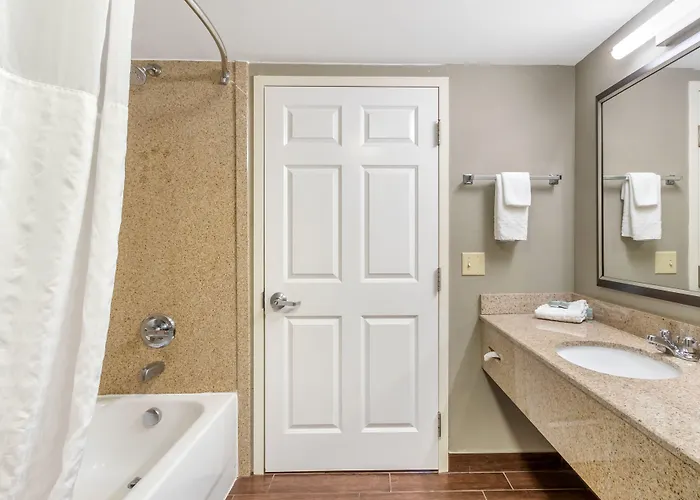 Comfort & - Northwoods Hotel North Charleston